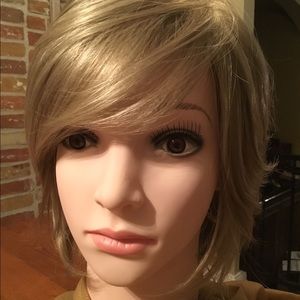 Gabor Blond Edgy layered short bob wig